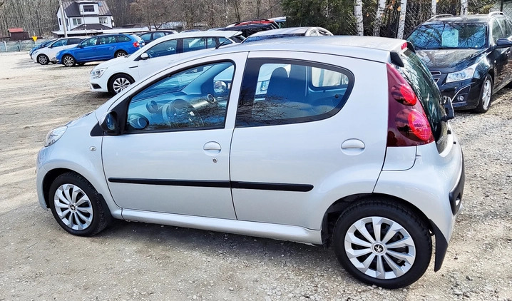 Peugeot 107 cena 18950 przebieg: 167000, rok produkcji 2014 z Trzebiatów małe 407